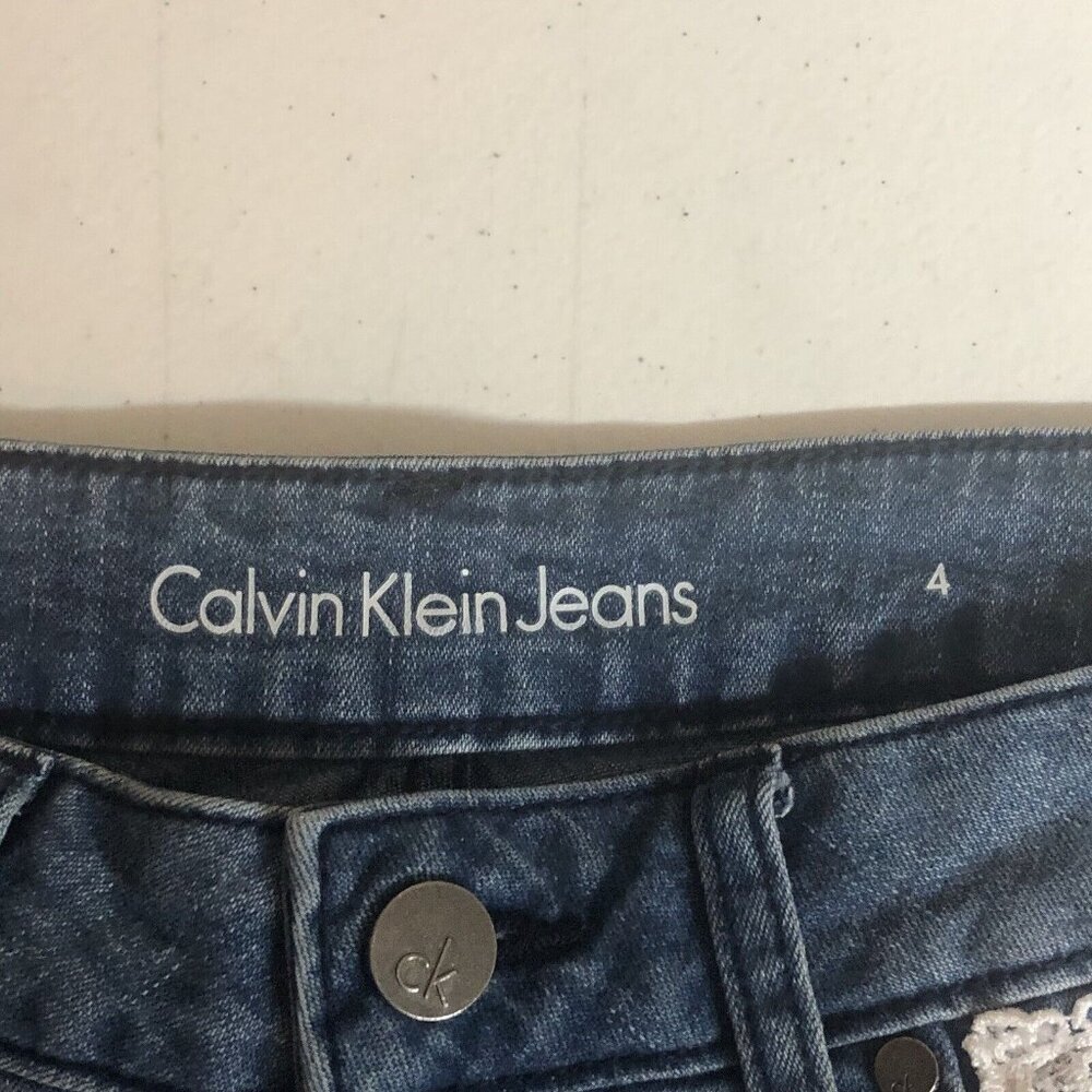Calvin Klein Denim Shorts Size 4 City Short Eyelet Lace Bermuda Walking Travel - Picture 6 of 16